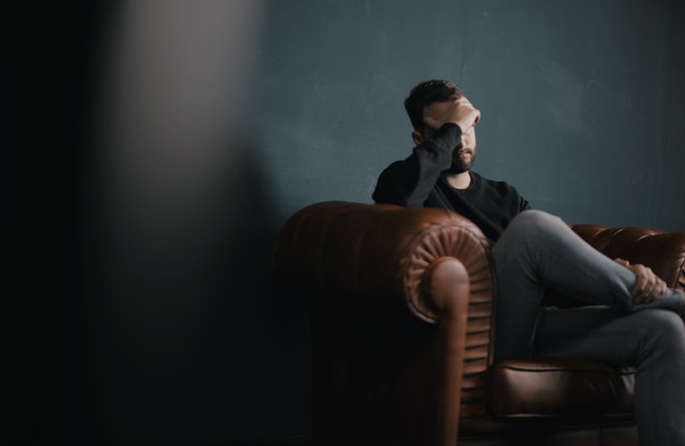 Stress del caregiver: quando si trasforma in burnout