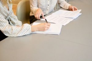 Assumere la badante per un mese: consigli per non fare errori